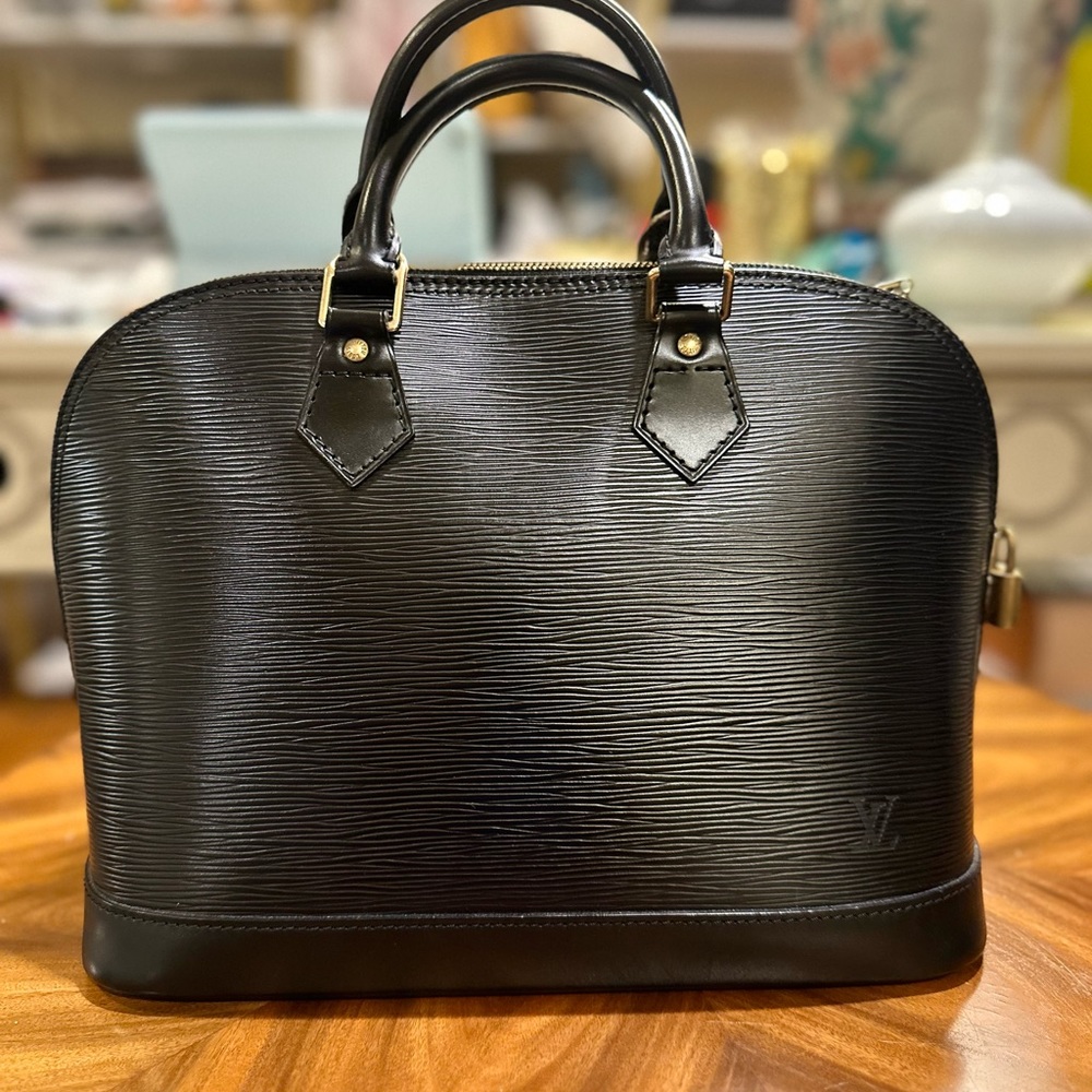 Louis Vuitton Alma pm Epi leather
